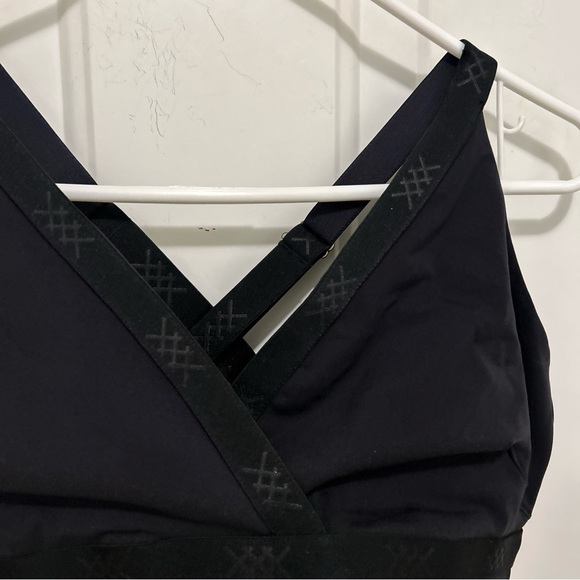 Rhone Black Women's Sports Bra Crisscross Strap XL - Picture 3 of 7
